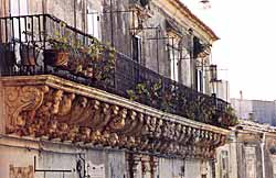 Via Garibaldi - Mensoloni Barocchi di Palazzo Iudica (oggi Caruso)
